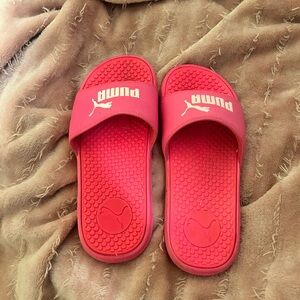 puma hot pink slides